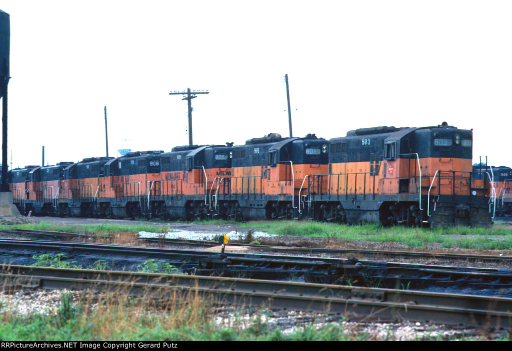 CMSTP&P Stored GP9s #803 + #801 + #809 + #808 + 3 more